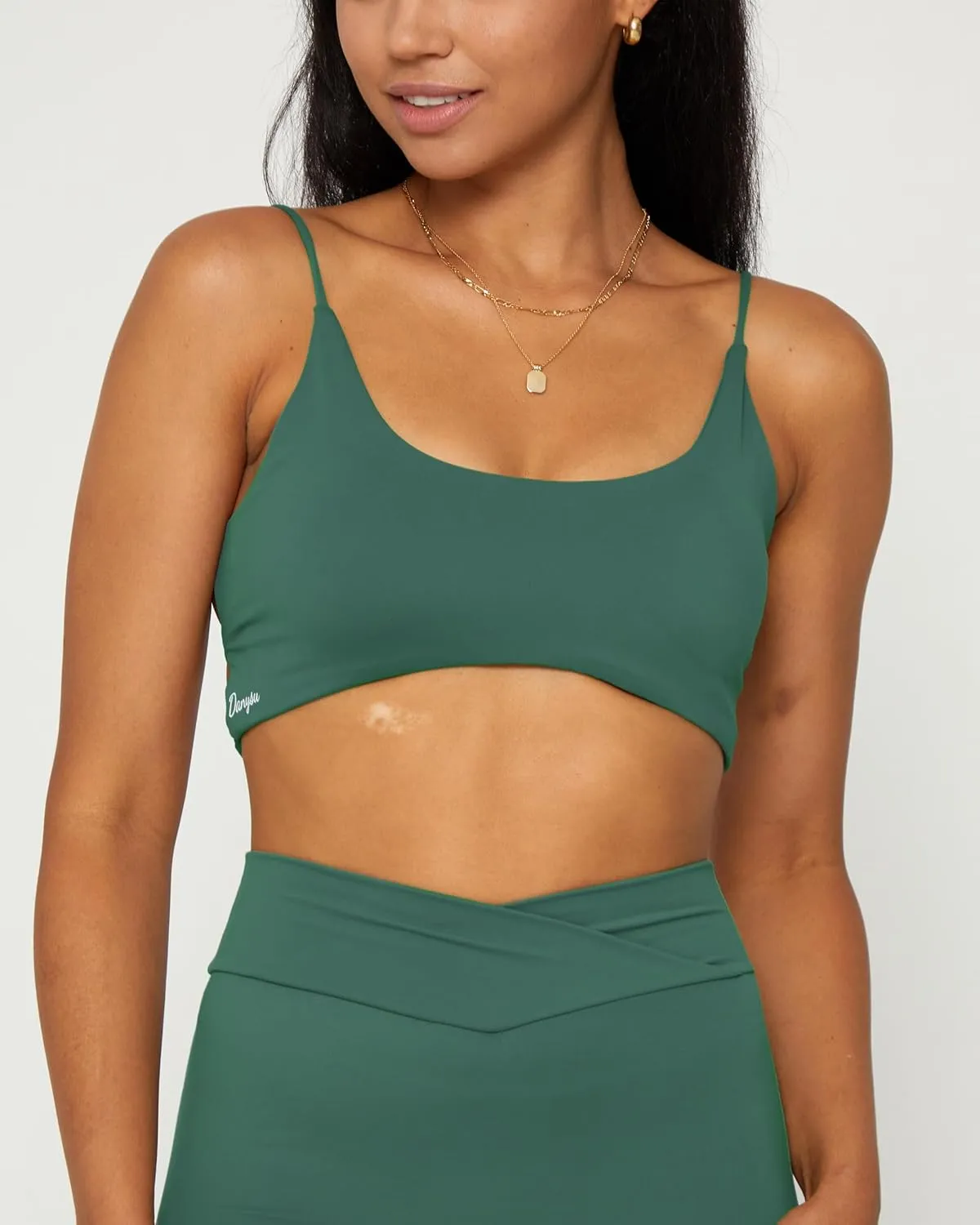 Danysu Backless Sports Bra Soft Workout Tops with Removable Padded Yoga Training Bras Strappy Going Out Top